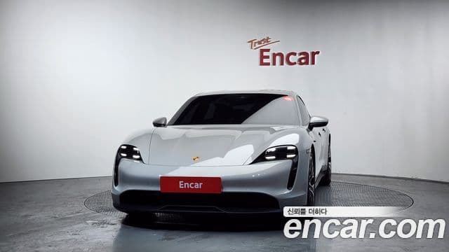 Porsche Taycan 2022 — ფოტო 8/20