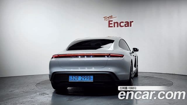 Porsche Taycan 2022 — ფოტო 1/20