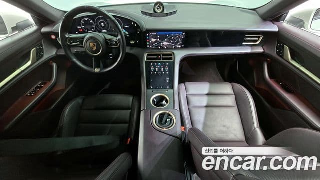 Porsche Taycan 2022 — ფოტო 16/20