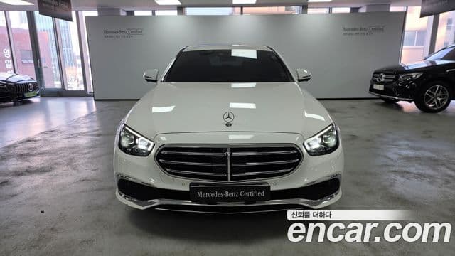 Mercedes-Benz E-Class 2023 — ფოტო 17/17