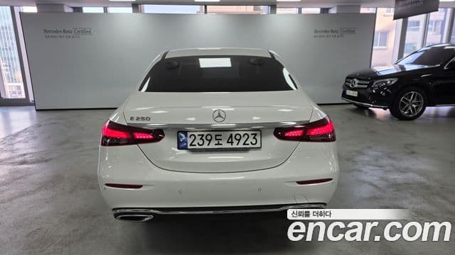 Mercedes-Benz E-Class 2023 — ფოტო 6/17