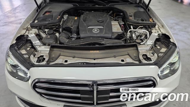Mercedes-Benz E-Class 2023 — ფოტო 8/17