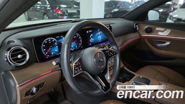 Mercedes-Benz E-Class 2023 — ფოტო 11/17