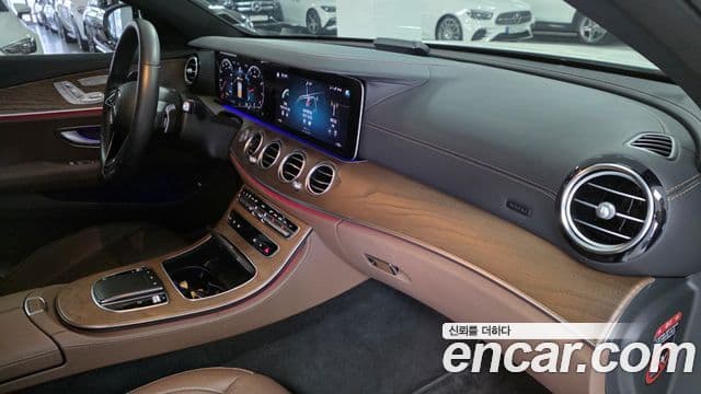 Mercedes-Benz E-Class 2023 — ფოტო 12/17