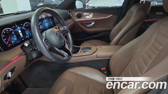 Mercedes-Benz E-Class 2023 — ფოტო 14/17