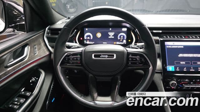 Jeep Grand Cherokee 2022 — фото 13 из 20