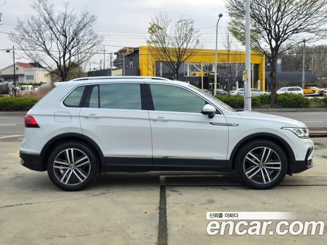 Volkswagen Tiguan 2021 — ფოტო 15/20