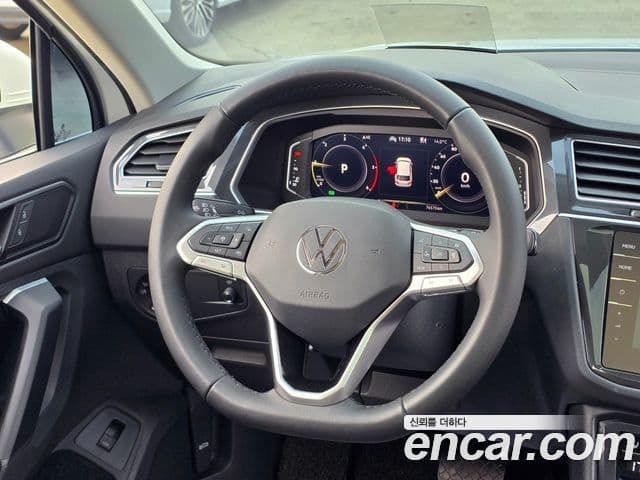Volkswagen Tiguan 2021 — ფოტო 8/20