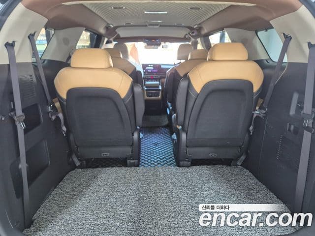 Kia Carnival 2023 — ფოტო 6/20