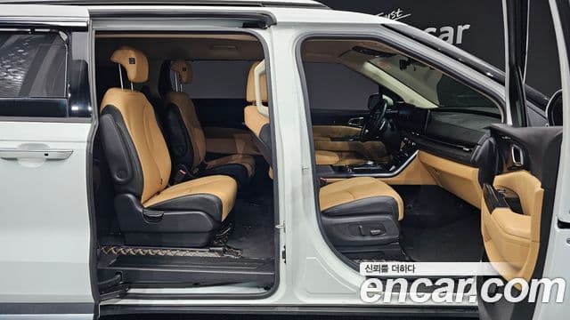 Kia Carnival 2020 — фото 12 из 20