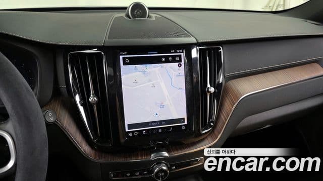 Volvo XC60 2022 — Şəkil 14/20