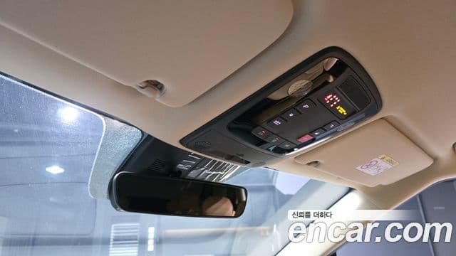 Kia Carnival 2023 — ფოტო 17/20