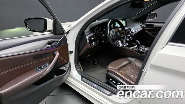 BMW 5 Series 2018 — фото 11 из 20
