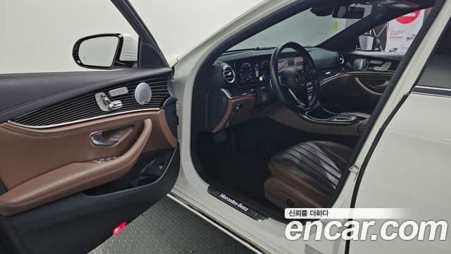 Mercedes-Benz E-Class 2021 — ფოტო 10/20