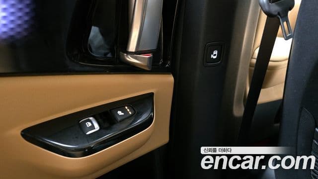 Kia Carnival 2023 — ფოტო 18/20
