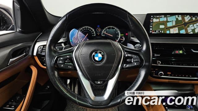 BMW 5 Series 2018 — ფოტო 2/20
