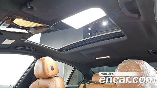 BMW 5 Series 2018 — ფოტო 19/20