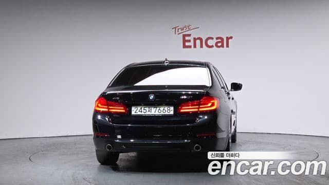 BMW 5 Series 2019 — ფოტო 4/20