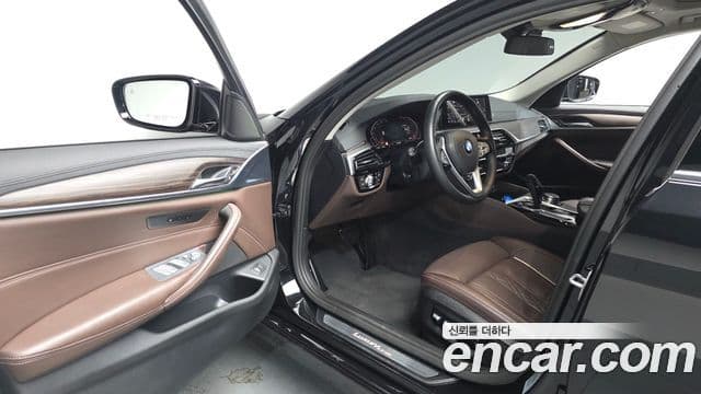 BMW 5 Series 2019 — ფოტო 11/20