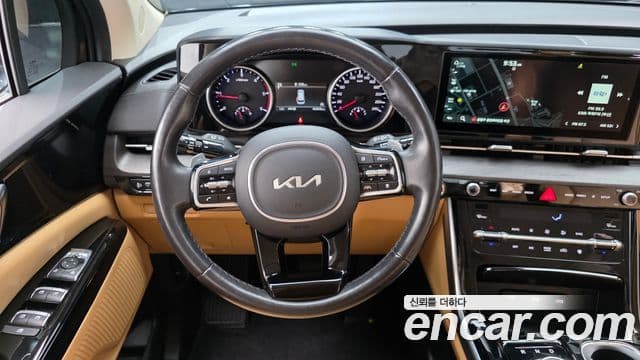 Kia Carnival 2023 — ფოტო 13/20