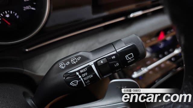Kia Carnival 2023 — ფოტო 17/20