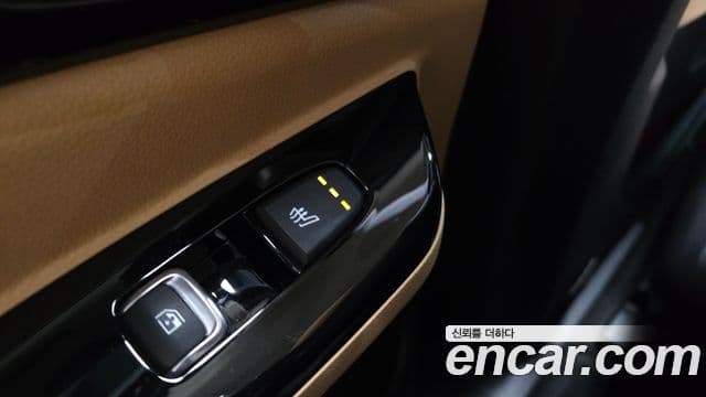 Kia Carnival 2023 — ფოტო 19/20