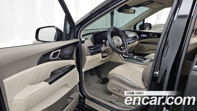 Kia Carnival 2021 — фото 8 из 20