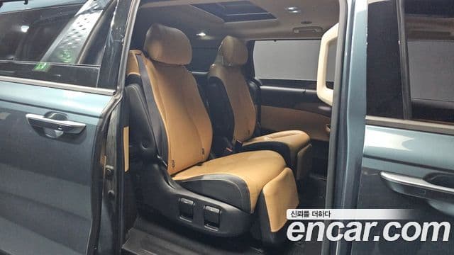 Kia Carnival 2020 — фото 12 из 20