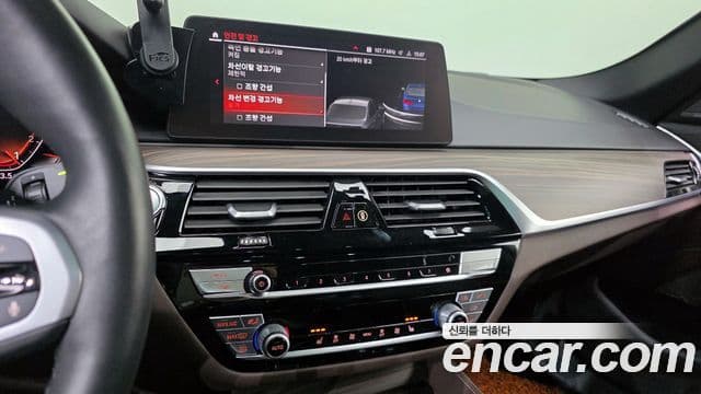 BMW 5 Series 2020 — Şəkil 14/20