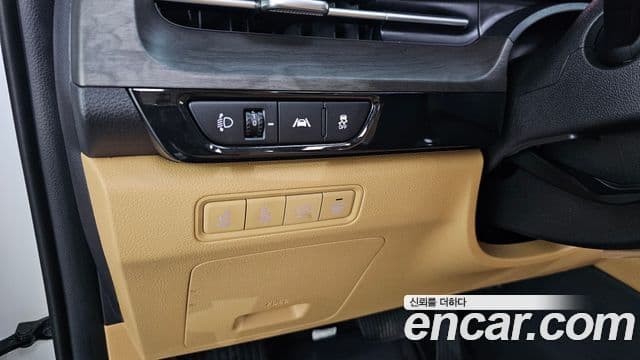 Kia Carnival 2023 — ფოტო 12/20