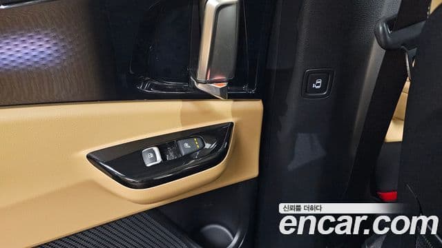 Kia Carnival 2023 — ფოტო 19/20