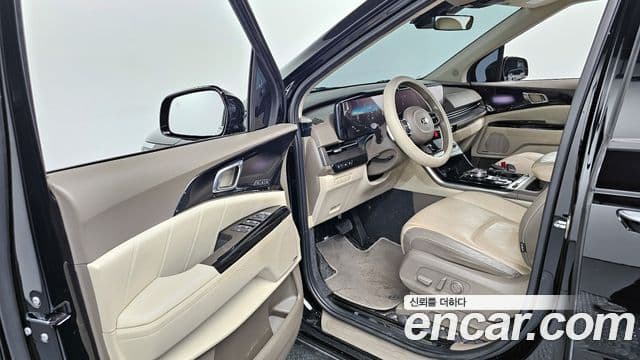 Kia Carnival 2021 — фото 9 из 20