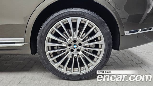 BMW X7 2023 — ფოტო 5/20