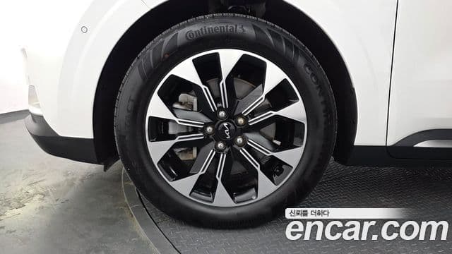 Kia Carnival 2023 — ფოტო 5/20