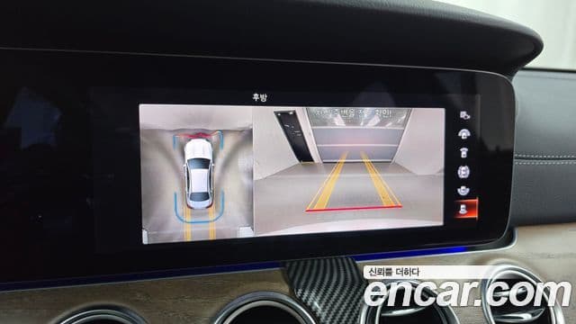 Mercedes-Benz E-Class 2021 — ფოტო 15/20