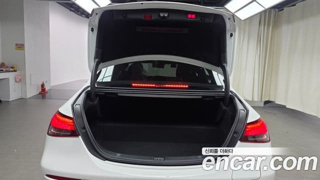 Mercedes-Benz E-Class 2021 — ფოტო 20/20