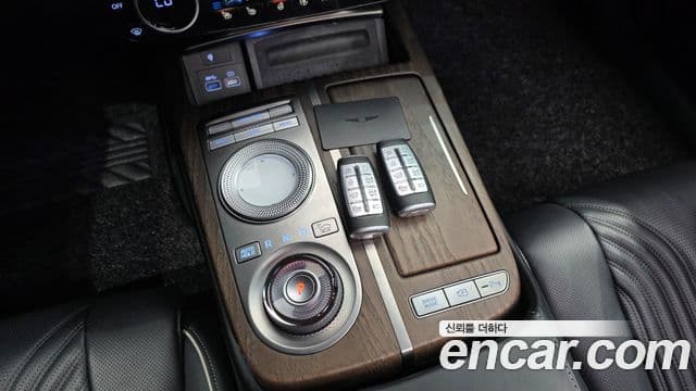 Genesis Electrified G80 2020 — ფოტო 8/20