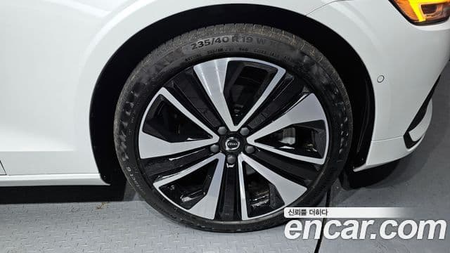 Volvo S60 2024 — ფოტო 5/20