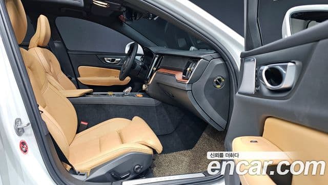 Volvo S60 2024 — ფოტო 10/20