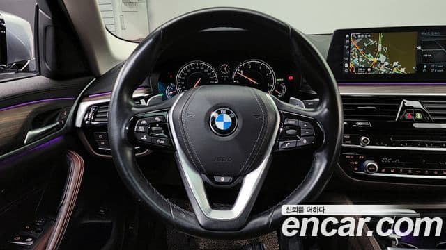 BMW 5 Series 2018 — фото 13 из 20