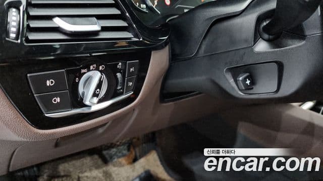 BMW 5 Series 2018 — ფოტო 16/20