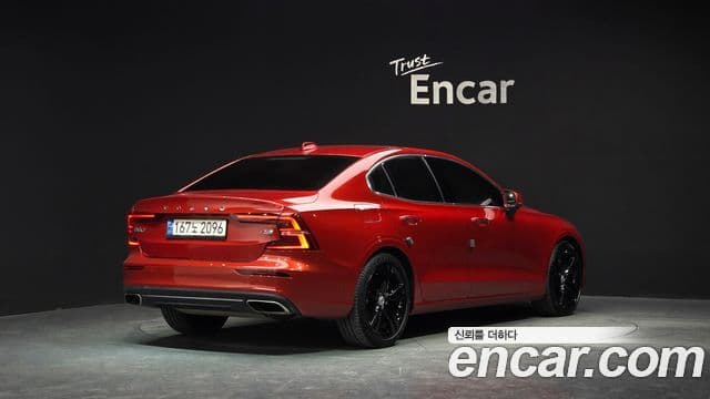 Volvo S60 2020 — Фото 2/20