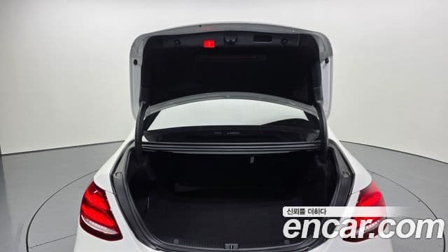 Mercedes-Benz E-Class 2018 — Şəkil 20/20