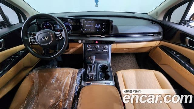 Kia Carnival 2021 — фото 7 из 20
