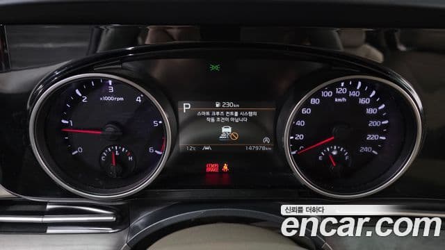 Kia Carnival 2021 — фото 8 из 20