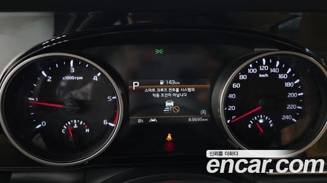 Kia Carnival 2021 — ფოტო 8/20