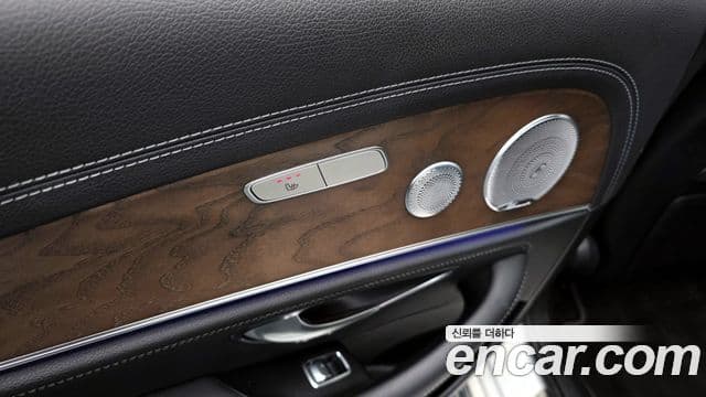 Mercedes-Benz E-Class 2020 — ფოტო 17/20