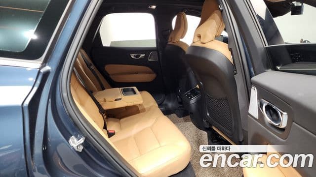Volvo XC60 2021 — Şəkil 12/20