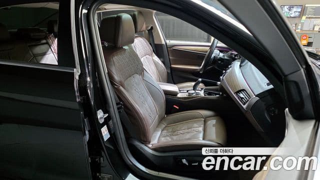 BMW 5 Series 2018 — Şəkil 12/20