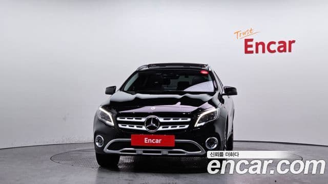 Mercedes-Benz GLA-Class 2019 — Şəkil 7/20